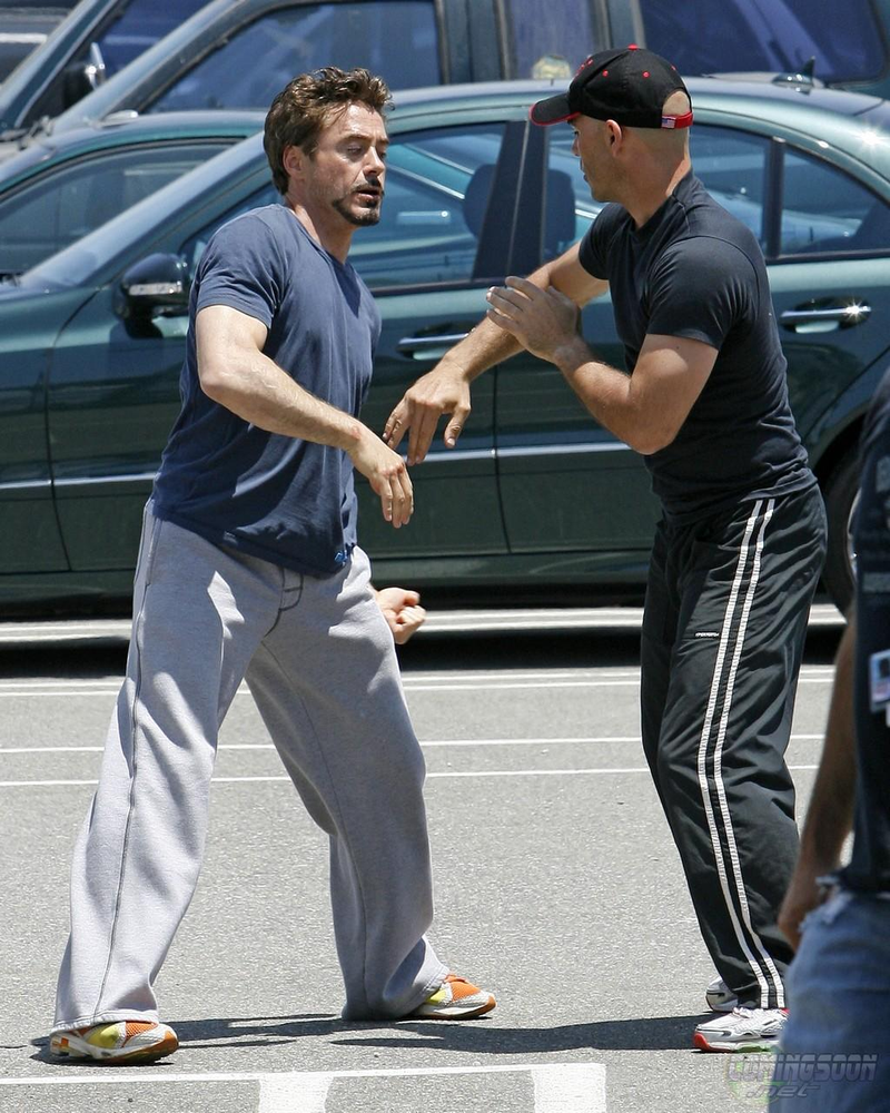 Illustration for article titled Tony Stark Makes A New Friend In Iron Man 2 Set Photos. Plus Doctor Who Regeneration Hints!